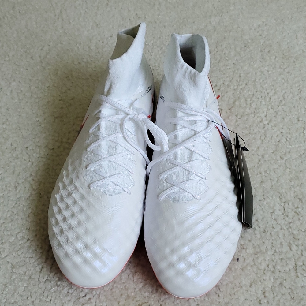 COPY - NIKE FOOTBALL MAGISTA FLYKNIT CLEATS SIZE …